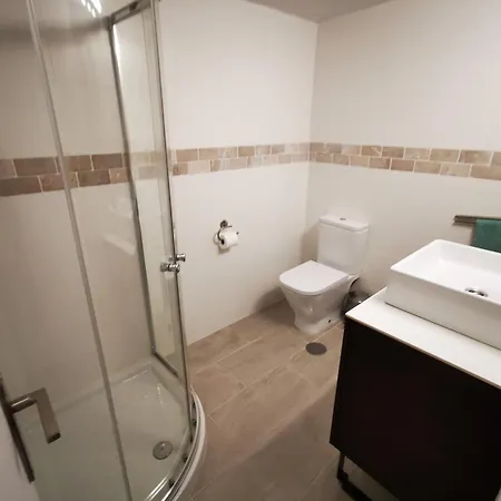 Nogalera Reformado 83m2 דירה